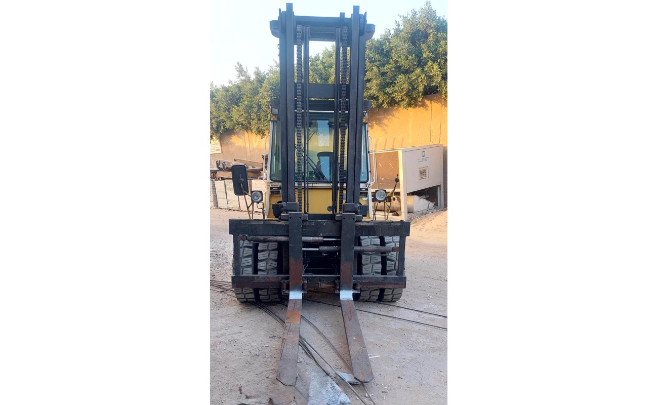 صورة كلارك 8 طن حديث للإيجار من شركة إم بي للمعدات بمدينة 6 أكتوبر