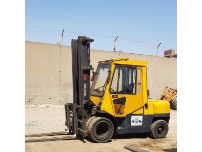 كلارك 5 طن للايجار من ام بي للمعدات