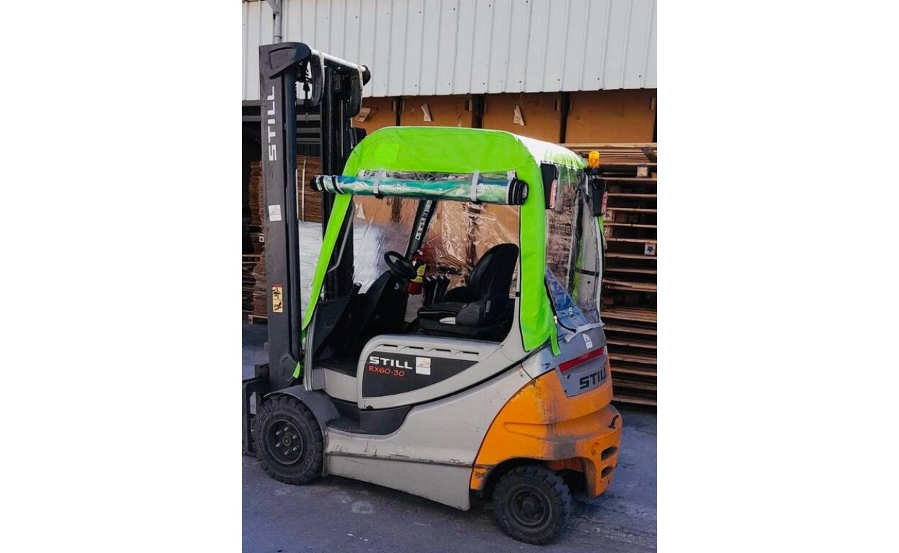 كلارك كهرباء 3 طن للإيجار من شركة إم بي للمعدات – كلارك بطارية يعمل بدون انبعاثات، مثالي للعمل في المخازن والمصانع – تأجير يومي وشهري مع صيانة ودعم فني